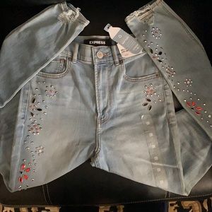Super cute and skinny stone embellished jeans.